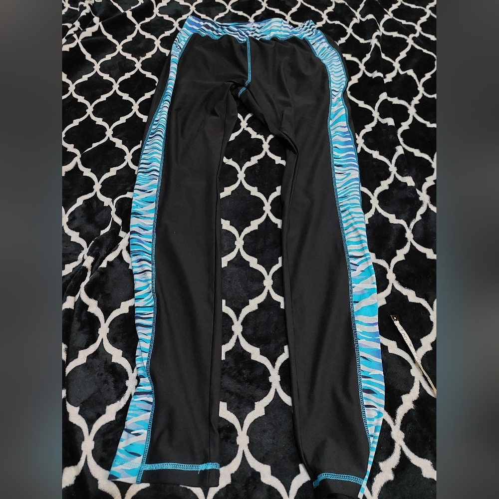 ASHLEY STEWART Sport‎ 14/16 black leggings with blue printed sides